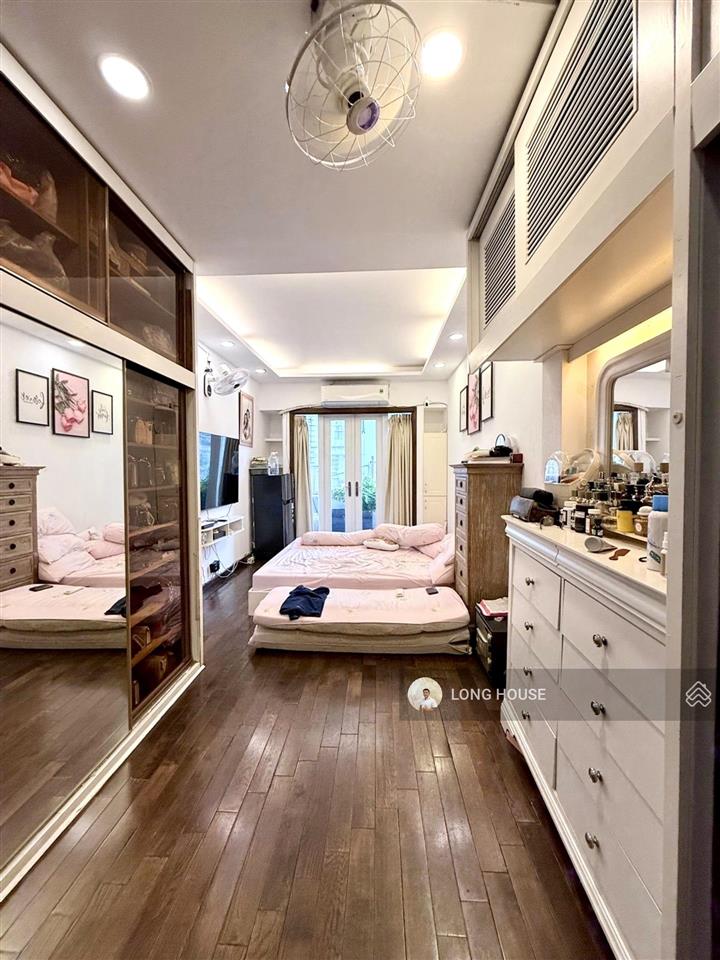 Nhà 5 tầng 70m2, oto quay đầu gần nhà, đi bộ 5 tới cầu bông  qua q.1
