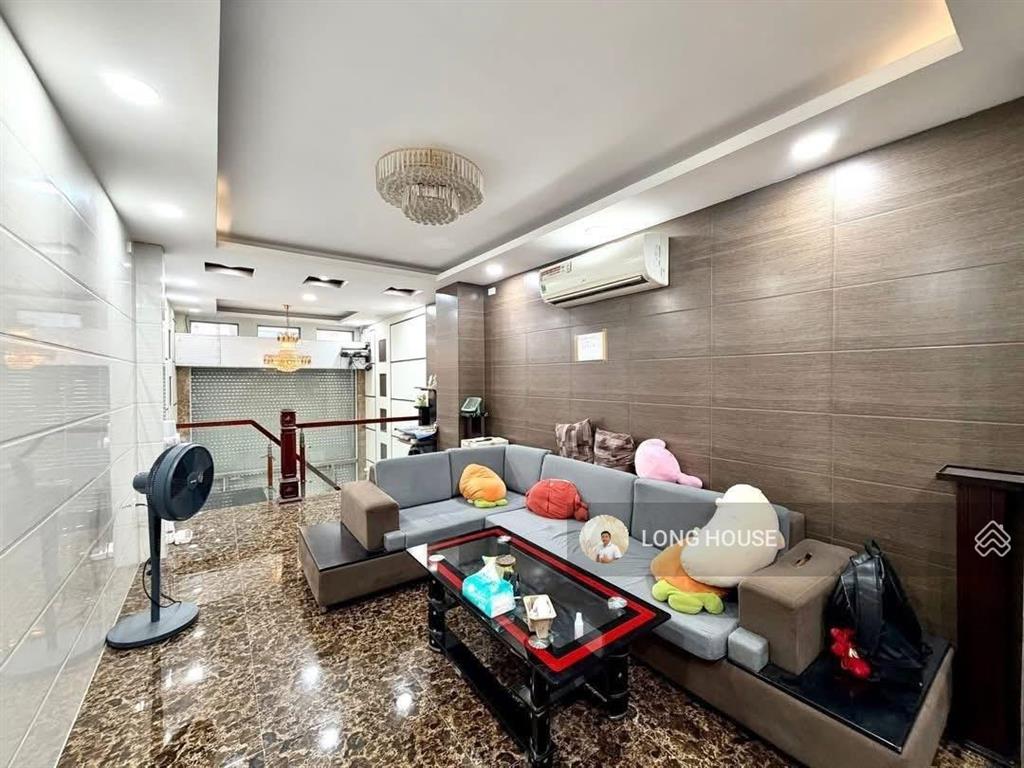 Nhà 5 tầng, 40m²  sát mặt tiền nguyễn trọng tuyển ngay phan đình phùng