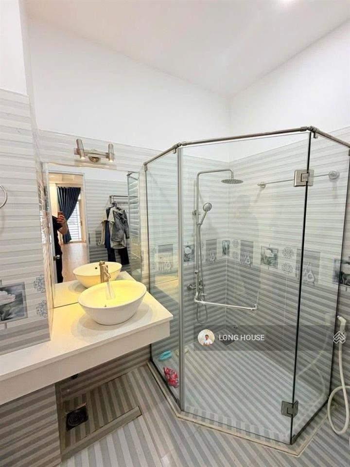 Nhà 4 tầng 46m2, sổ vuông a.4 hẻm oto lê văn sỹ q.3
