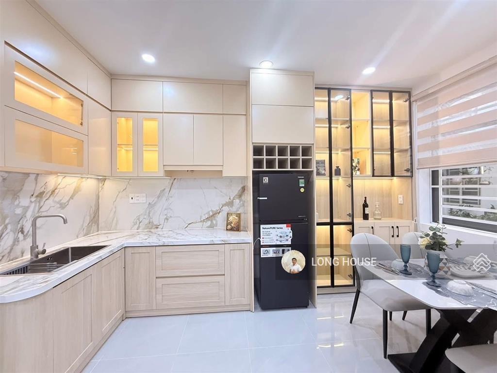Nhà 4 tầng vị trí siêu vip phú nhuận. ngay góc ngã tư nguyễn văn trỗi  trương quốc dung