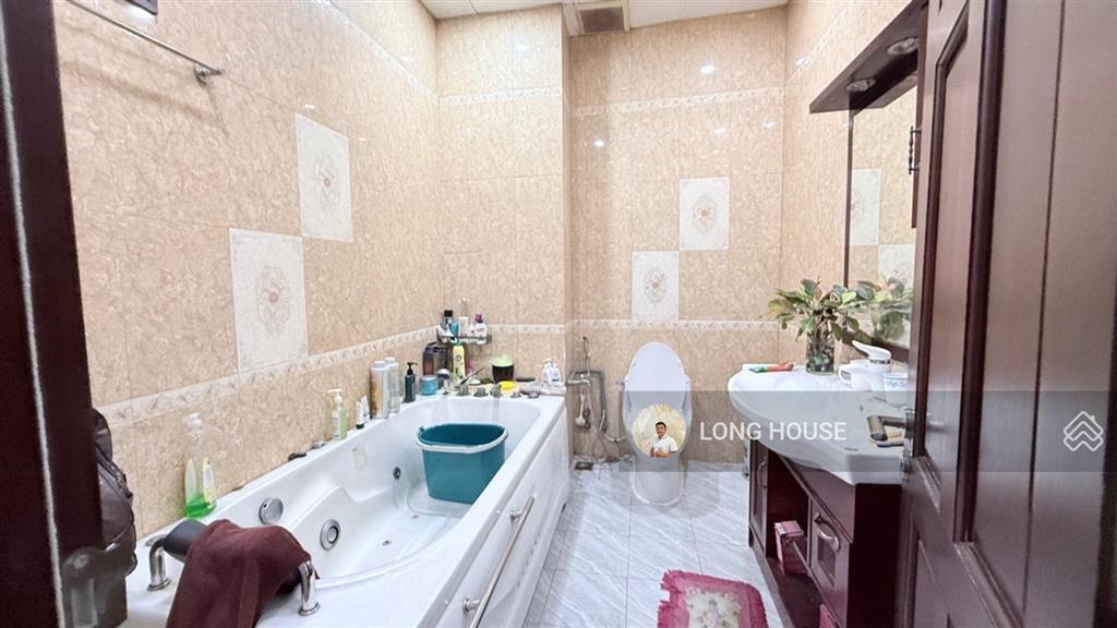 Nhà 5 tầng, gần 50m², ngang lớn, sổ vuông  hẻm lớn gần mặt tiền trường sa  ngay lê văn sỹ.