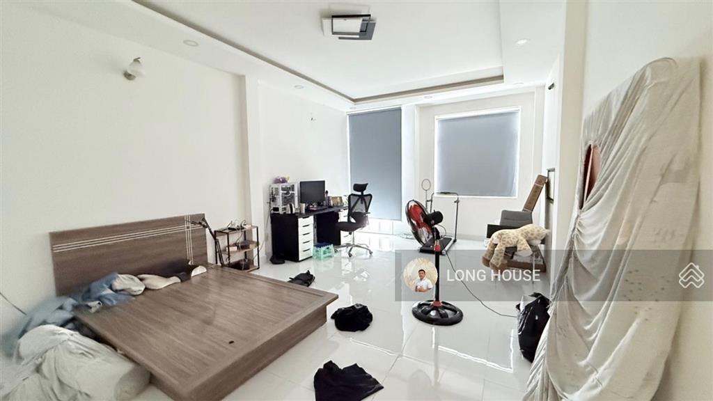 Nhà 5 tầng, gần 50m², ngang lớn, sổ vuông  hẻm lớn gần mặt tiền trường sa  ngay lê văn sỹ.