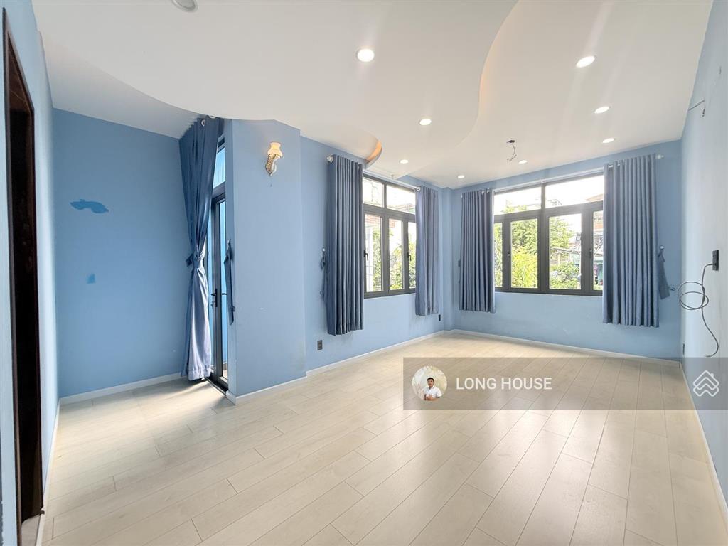 Nhà 4 tầng cách 1 căn ra mặt tiền lê quang định  hẻm trước nhà 4m, sổ nở hậu tài lộc