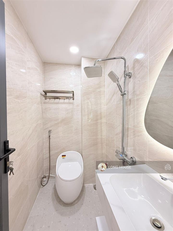 Nhà 4 tầng  6 phòng ngủ 6 vệ sinh  hẻm ô tô  ngay p. 7 phú nhuận