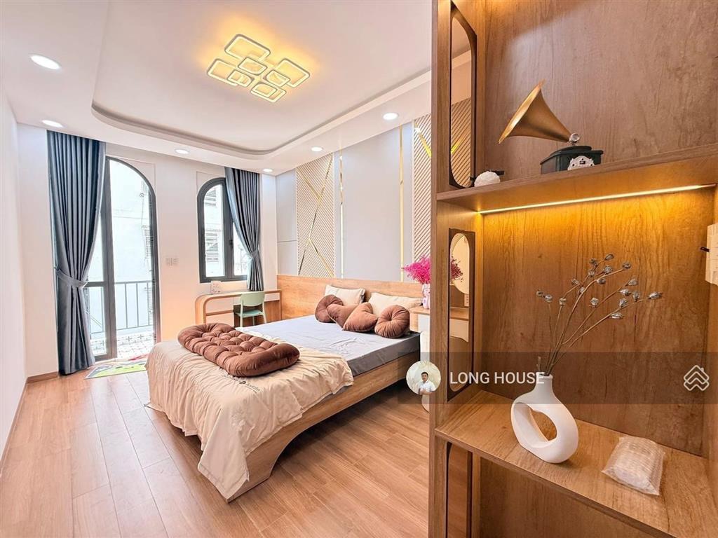 Nhà 4 tầng  6 phòng ngủ 6 vệ sinh  hẻm ô tô  ngay p. 7 phú nhuận