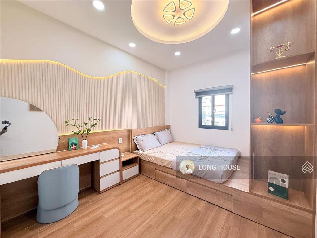 Nhà 4 tầng  6 phòng ngủ 6 vệ sinh  hẻm ô tô  ngay p. 7 phú nhuận