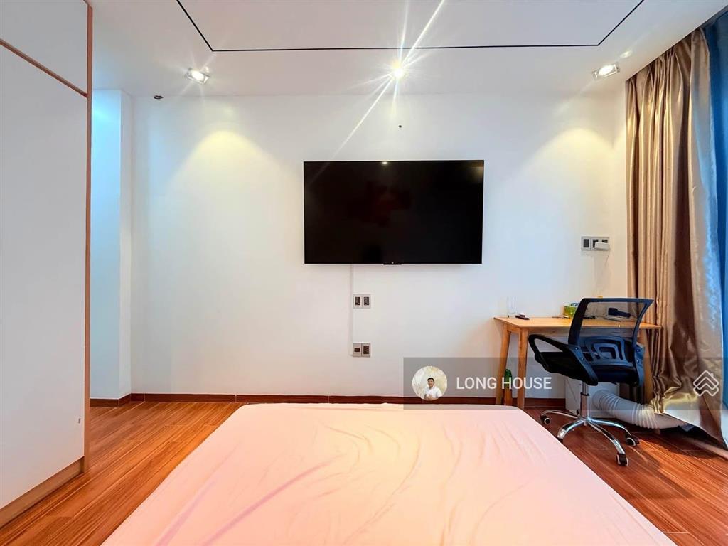 Nhà mặt tiền 5 tầng mới, p. 2 phú nhuận  ngay khu phan xích long
