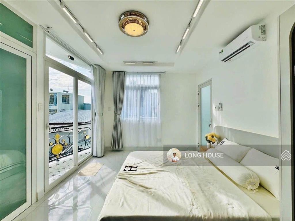 Nhà đẹp 5 tầng  3 phòng ngủ lớn  thích quảng đức