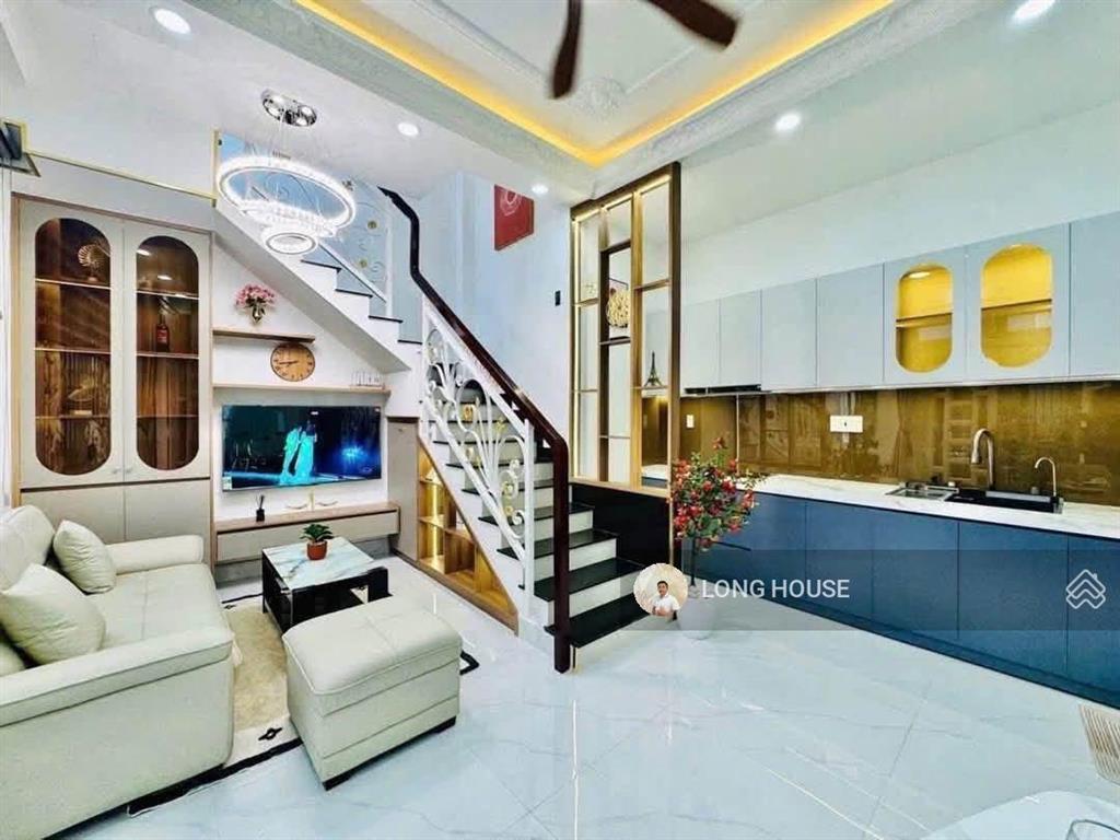 Nhà đẹp 5 tầng  3 phòng ngủ lớn  thích quảng đức