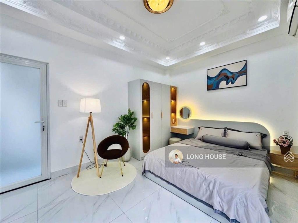 Nhà đẹp 5 tầng  3 phòng ngủ lớn  thích quảng đức