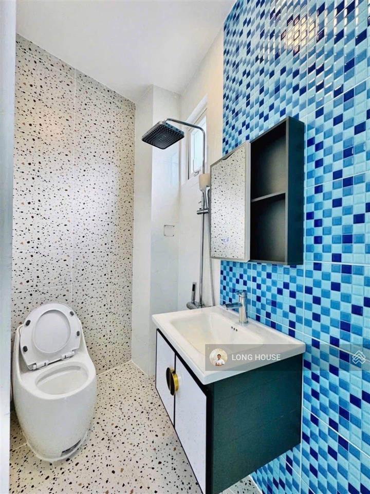 Nhà đẹp 5 tầng  3 phòng ngủ lớn  thích quảng đức