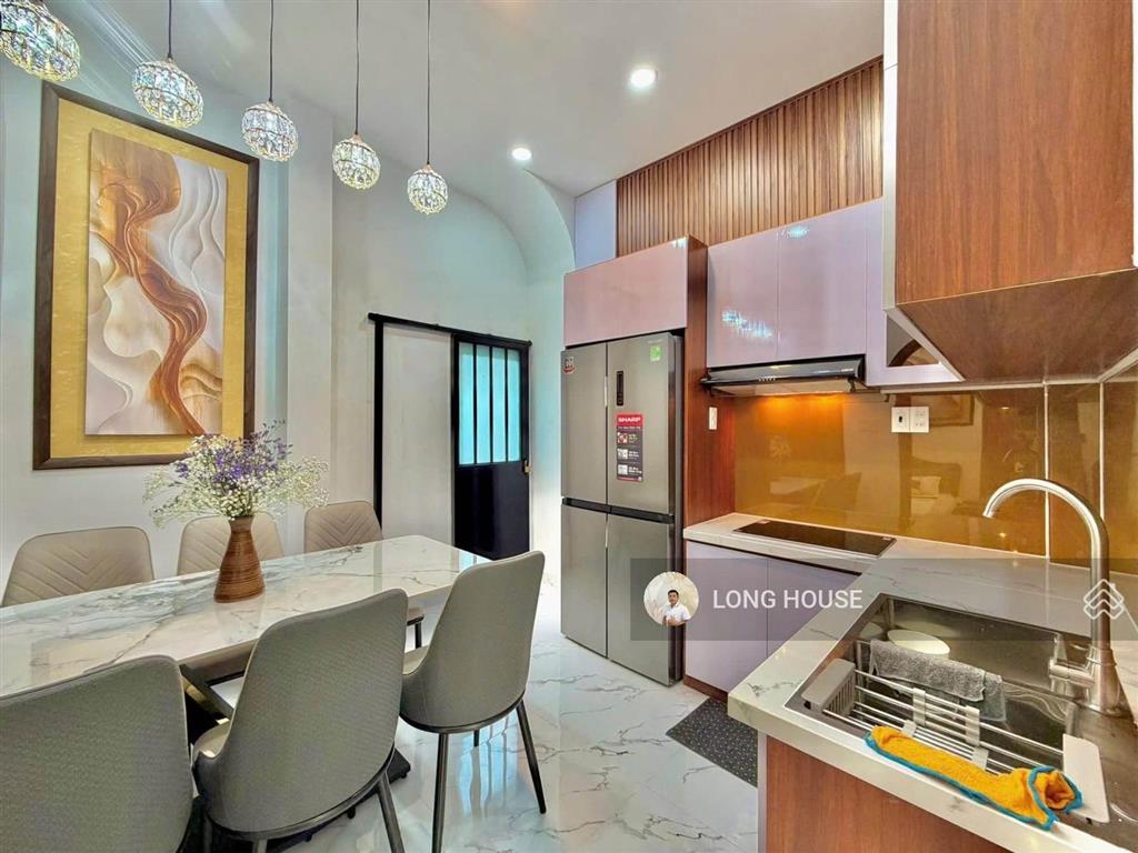 Nhà đẹp luxury  4 tầng 5 phòng ngủ  bồn tắm nằm  p.2 phú nhuận.