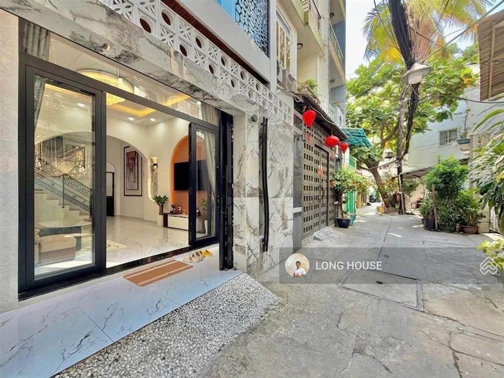 Nhà đẹp luxury  4 tầng 5 phòng ngủ  bồn tắm nằm  p.2 phú nhuận.