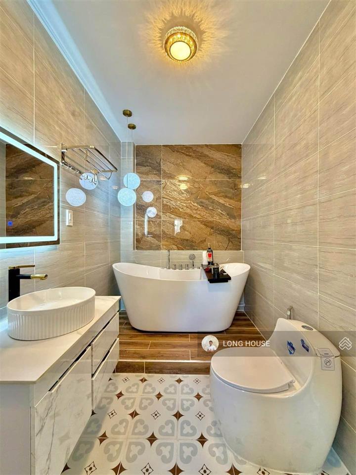 Nhà đẹp luxury  4 tầng 5 phòng ngủ  bồn tắm nằm  p.2 phú nhuận.