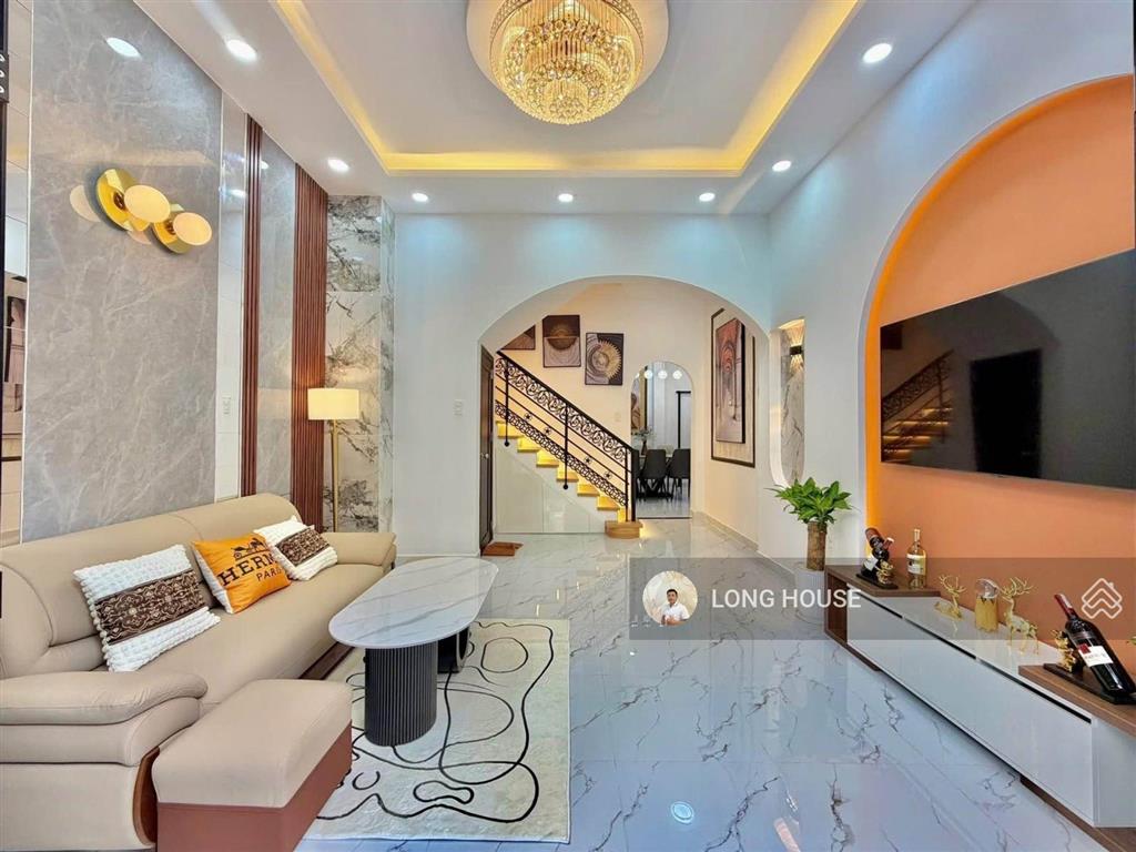 Nhà đẹp luxury  4 tầng 5 phòng ngủ  bồn tắm nằm  p.2 phú nhuận.