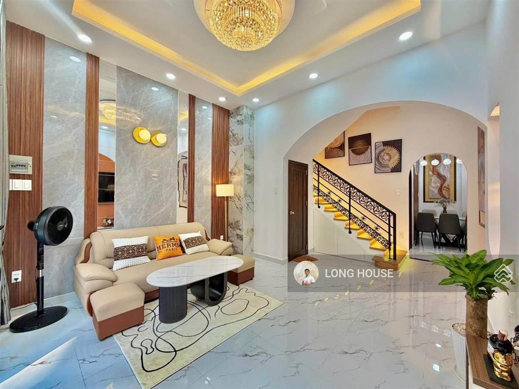 Nhà đẹp luxury  4 tầng 5 phòng ngủ  bồn tắm nằm  p.2 phú nhuận.