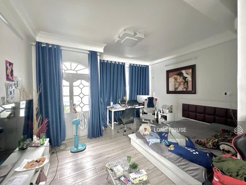 Nhà 5 tầng  52m2 huỳnh văn bánh!!!