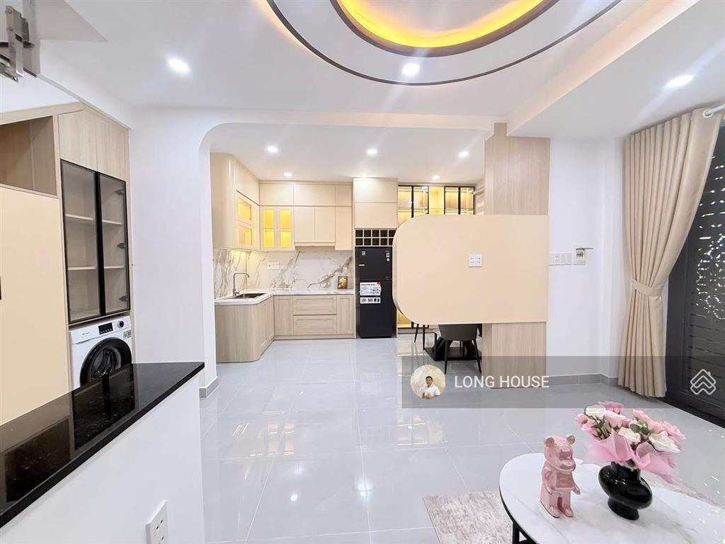 Nhà 4 tầng vị trí siêu vip phú nhuận. ngay góc ngã tư nguyễn văn trỗi  trương quốc dung