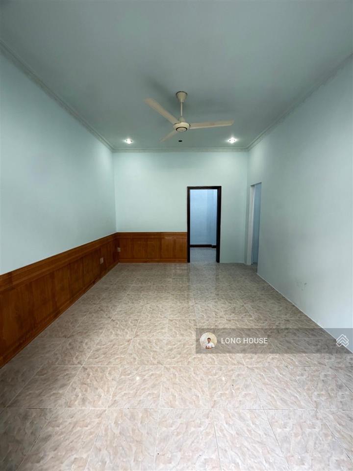 Nhà 54m2, sát hẻm oto vài bước chân ra mặt tiền phan xích long