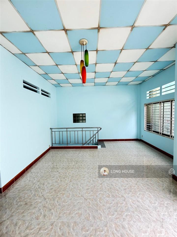 Nhà 54m2, sát hẻm oto vài bước chân ra mặt tiền phan xích long