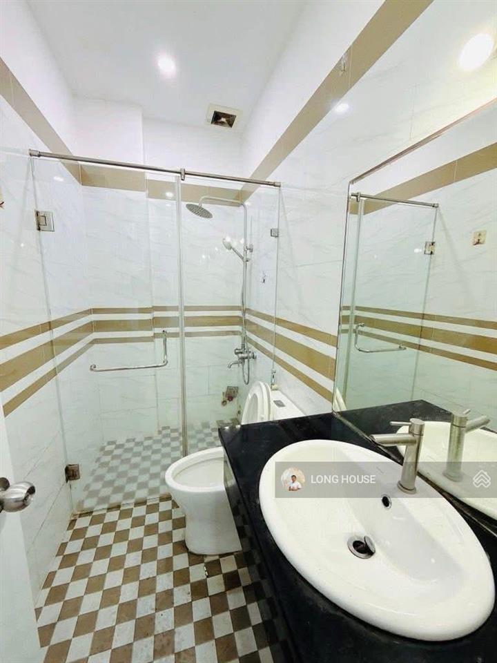 Nhà 5 tầng 38m2, 4 phòng ngủ master  hẻm vip 489/ huỳnh văn bánh
