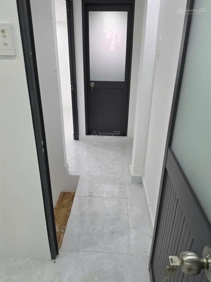 Nhà cấp 4 đổ lửng dt 4 x 18m, gần trường bùi văn ngữ