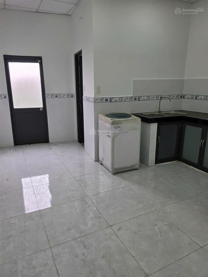 Nhà cấp 4 đổ lửng dt 4 x 18m, gần trường bùi văn ngữ
