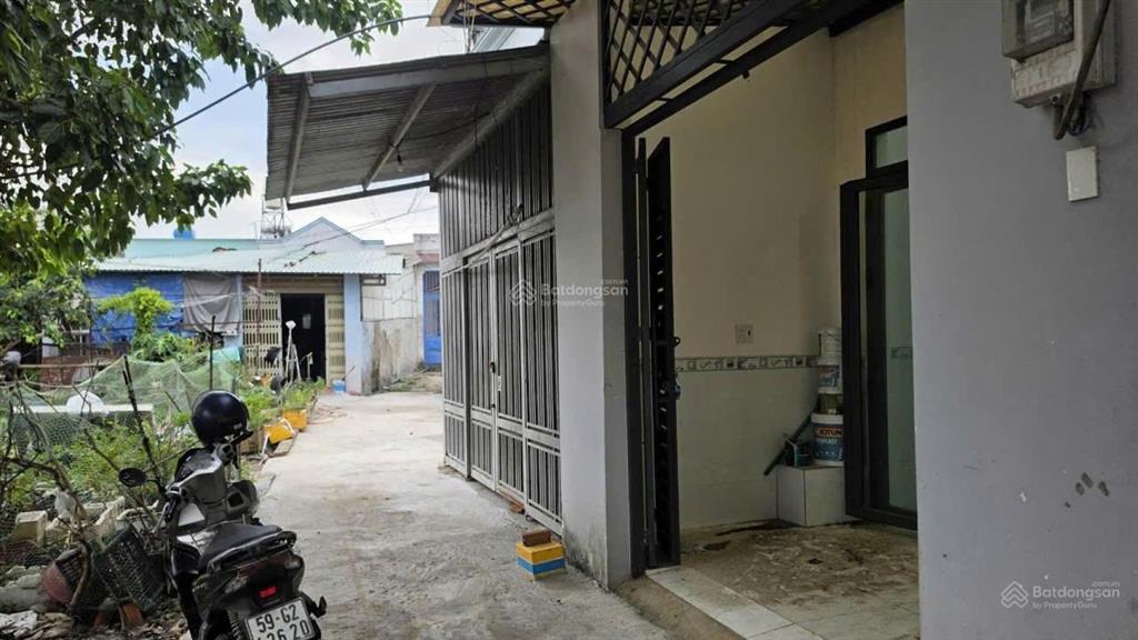 Nhà cấp 4 đổ lửng dt 4 x 18m, gần trường bùi văn ngữ