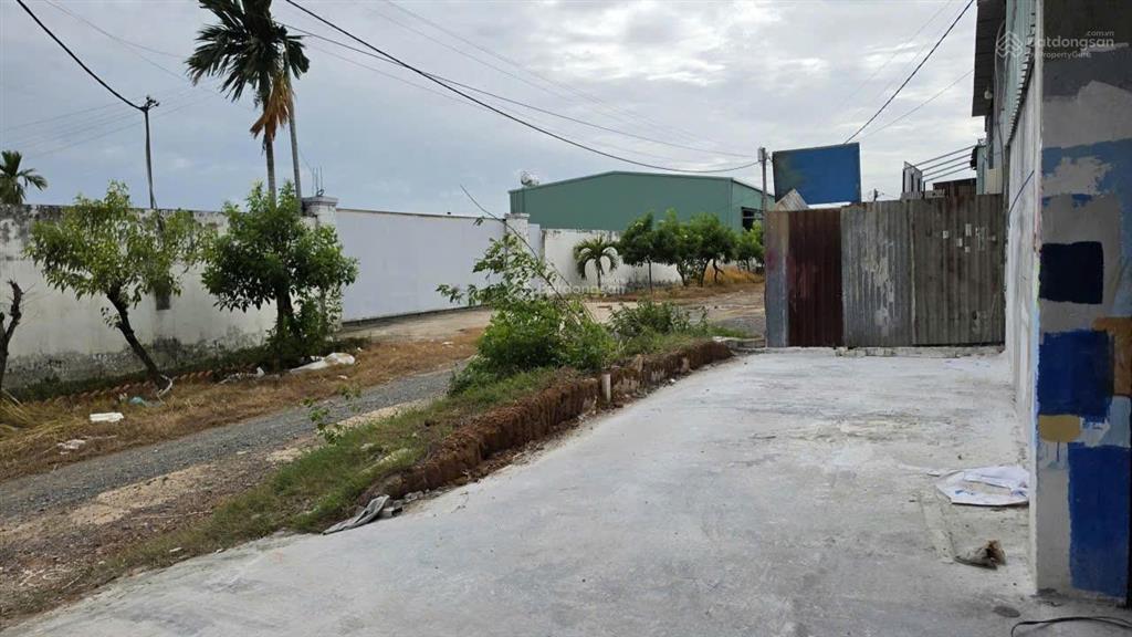 Xưởng dt  20 x 45m 2 mặt tiền trước sau đường nguyễn thị ly gần ngã 3 giồng , đường vành đai 3