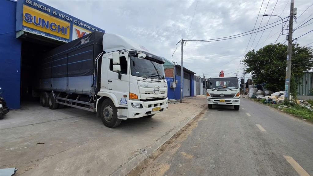 Xưởng dt  20 x 45m 2 mặt tiền trước sau đường nguyễn thị ly gần ngã 3 giồng , đường vành đai 3