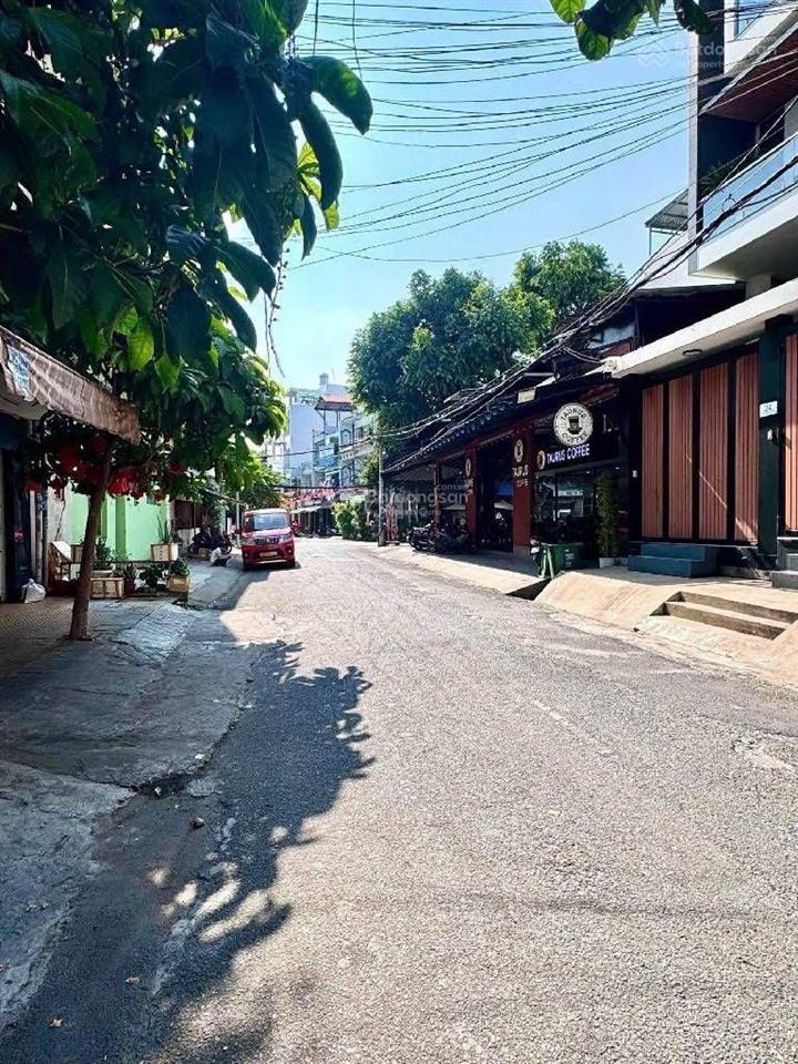 Mặt tiền nằm trong khu vực kinh doanh đắc địa  phù hợp khách mua ở hay kinh doanh và đầu tư