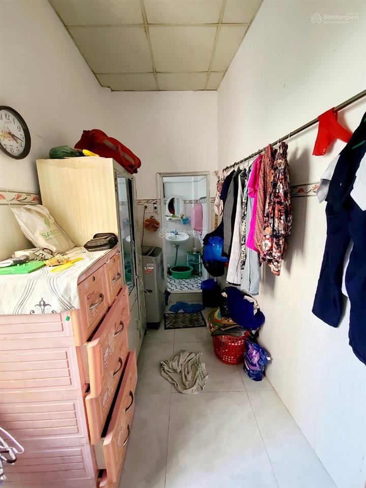 Cách 200 m đến siêu thị  gần trường  khu phố yên tĩnh  nằm trong khu vực chợ phú lâm  hơn 3 tỷ