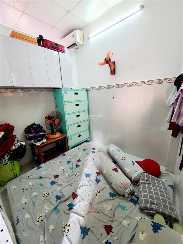 Cách 200 m đến siêu thị  gần trường  khu phố yên tĩnh  nằm trong khu vực chợ phú lâm  hơn 3 tỷ