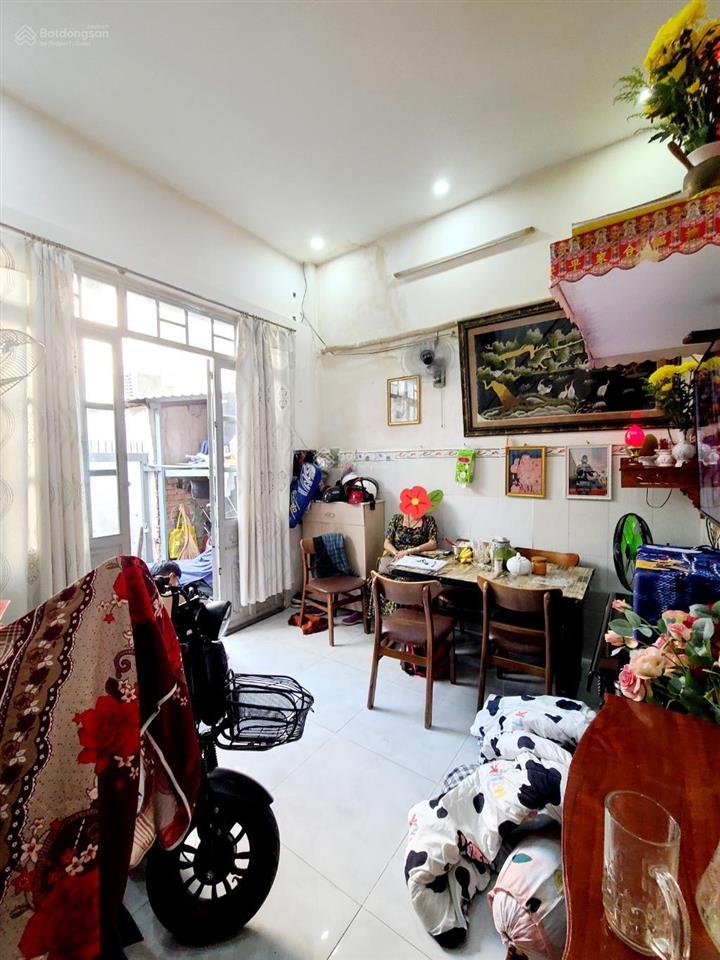 Cách 200 m đến siêu thị  gần trường  khu phố yên tĩnh  nằm trong khu vực chợ phú lâm  hơn 3 tỷ