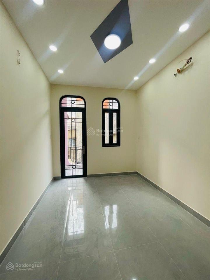 Anh chị đang tìm nhà cho gia đình chuyển đi xem tin này là có duyên  nhỉnh 4 tỷ có thể vào ở ngay