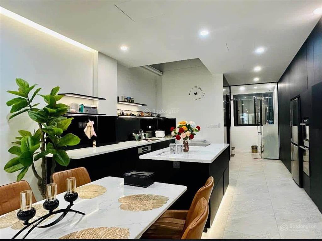 Cực hiếm! chính chủ gửi bán nhà 6 tầng phân lô phố thái hà, dt 79m2, mặt tiền rộng. giá rẻ.