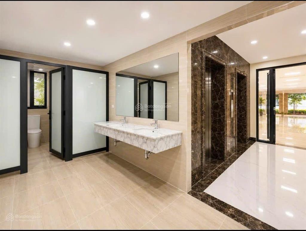 Chính chủ cần bán tòa văn phòng phố thọ tháp 165m mặt tiền 23m giá 123 tỷ