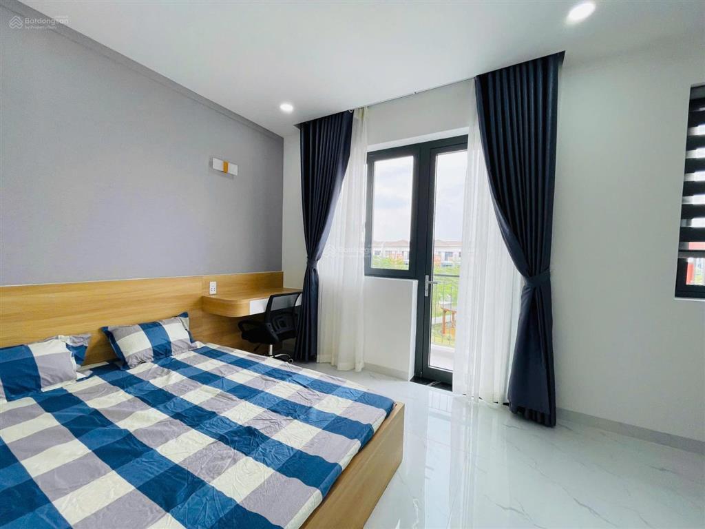 Cho thuê căn 2 tầng full nội thất giá tốt  đối diện công viên và hồ bơi 750m2