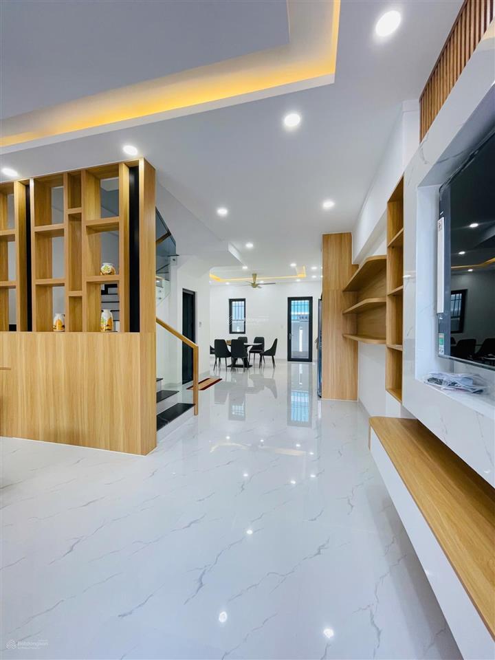 Cho thuê căn 2 tầng full nội thất giá tốt  đối diện công viên và hồ bơi 750m2