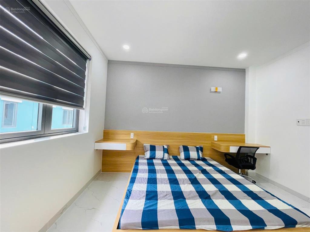 Cho thuê căn 2 tầng full nội thất giá tốt  đối diện công viên và hồ bơi 750m2