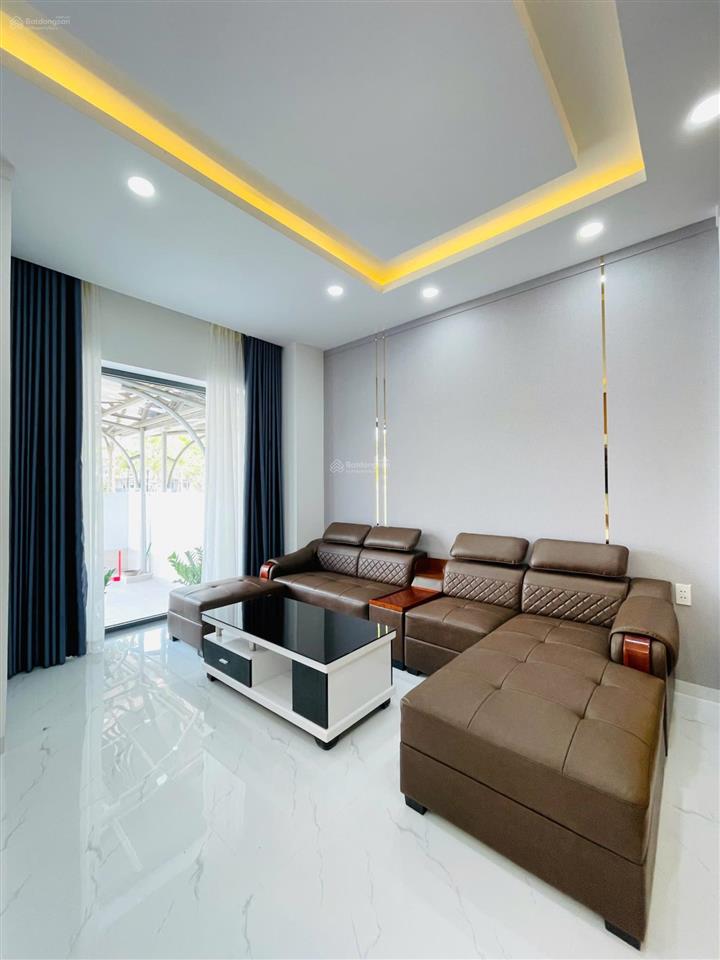 Cho thuê căn 2 tầng full nội thất giá tốt  đối diện công viên và hồ bơi 750m2