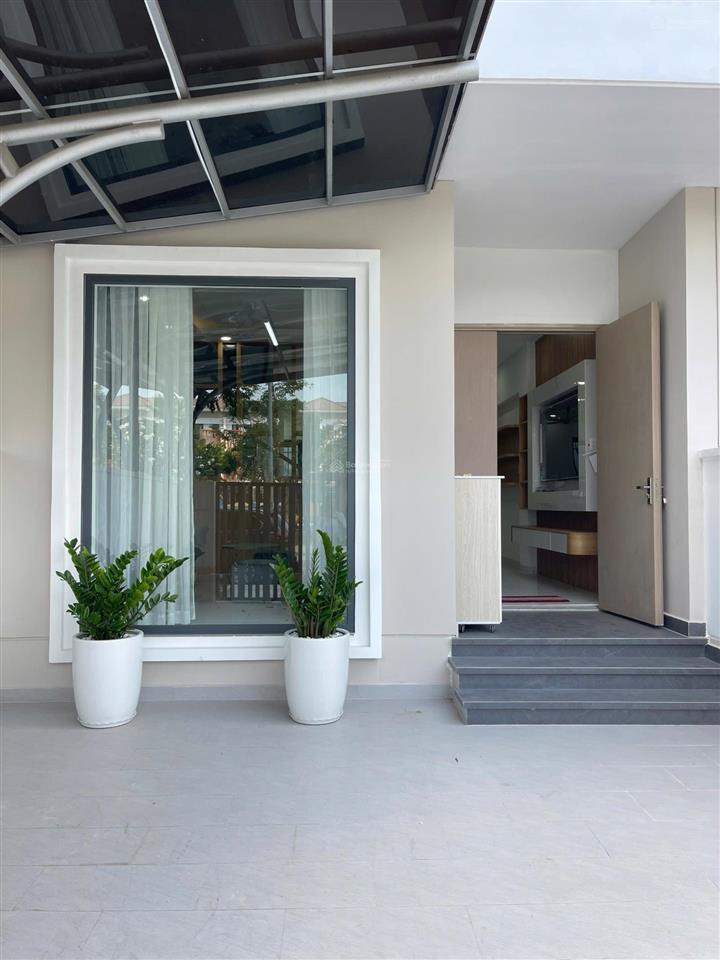 Cho thuê căn 2 tầng full nội thất giá tốt  đối diện công viên và hồ bơi 750m2