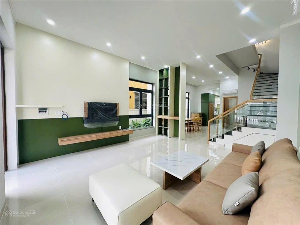 Cho thuê căn biệt thự sân vườn phù hợp gia đình ở