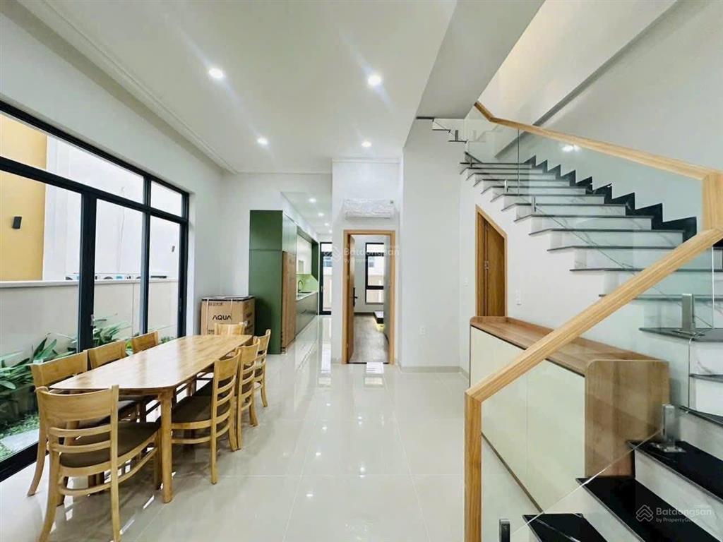 Cho thuê căn biệt thự sân vườn phù hợp gia đình ở