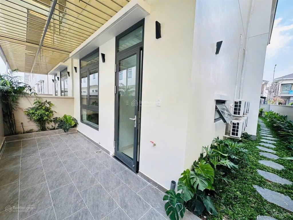 Cho thuê căn biệt thự sân vườn phù hợp gia đình ở