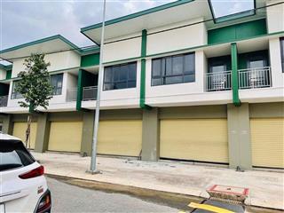 Ngộp  bán căn shophouse 2 tầng ngay cổng chính đi vào