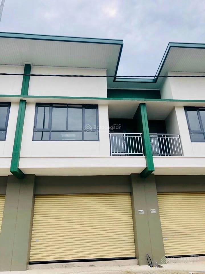 Ngộp  bán căn shophouse 2 tầng ngay cổng chính đi vào