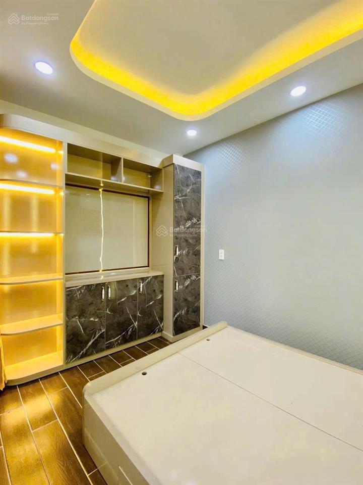 Bán nhà mới xây ở quang trung gần chợ hạnh thông tây sân bay emart 2