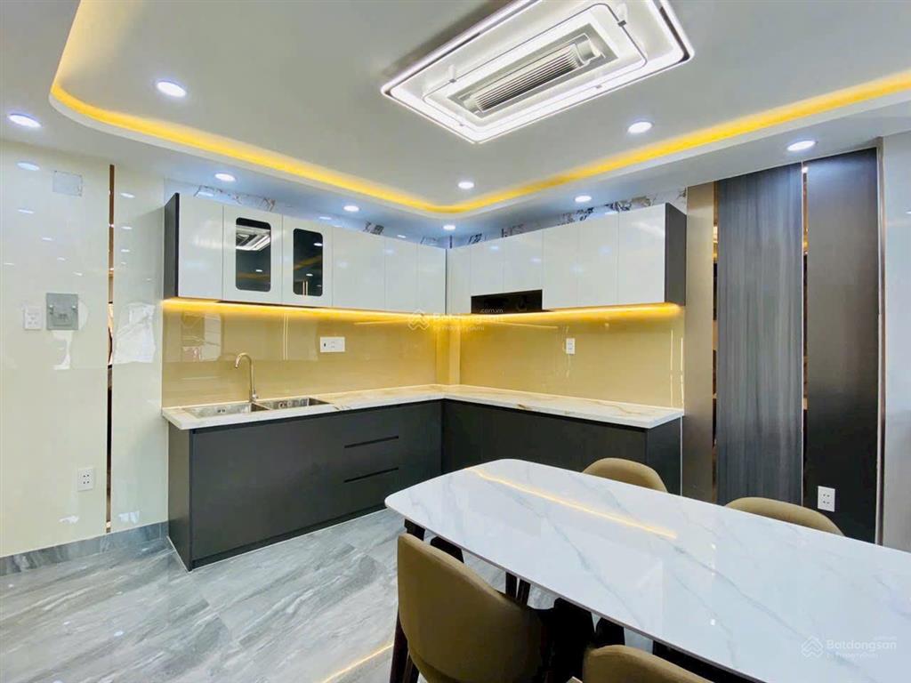 Bán nhà mới xây ở quang trung gần chợ hạnh thông tây sân bay emart 2