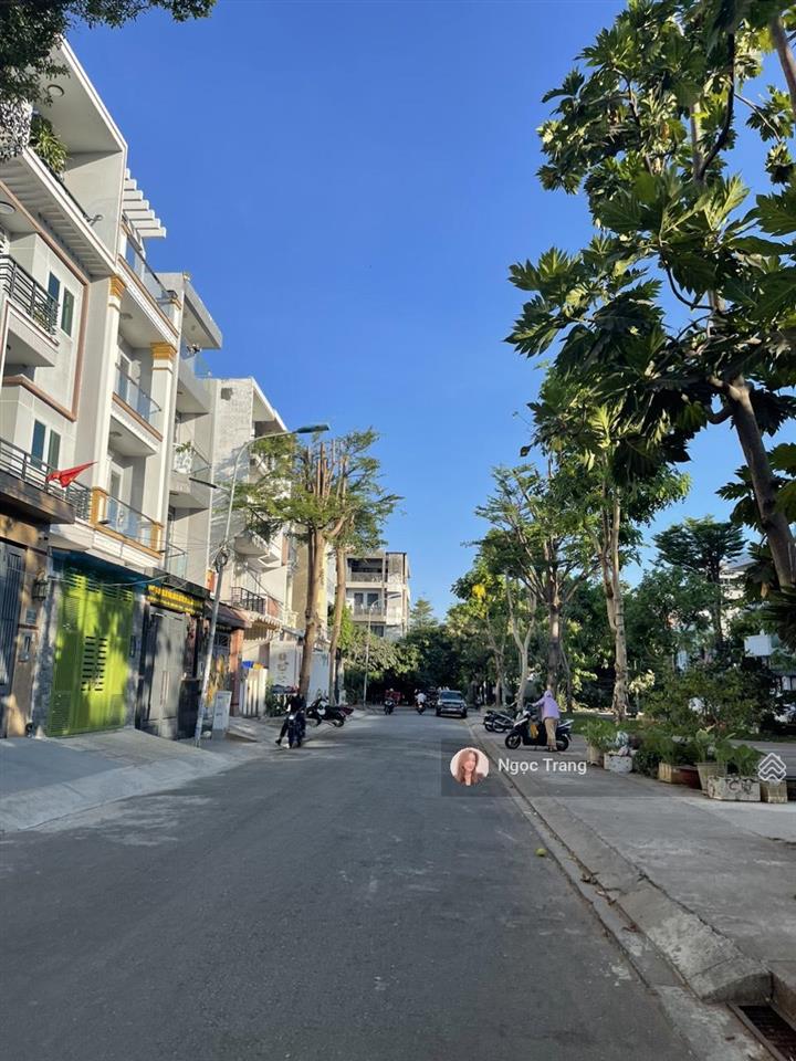 Nhà mới 100% vào ở ngay 4 tầng 4,5x15m đường 12 xe hơi ngủ trong nhà đặng thùy trâm đh văn lang